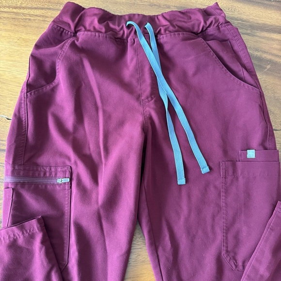 Figs Burgundy Scrubs Pants Size Small - Picture 3 of 6
